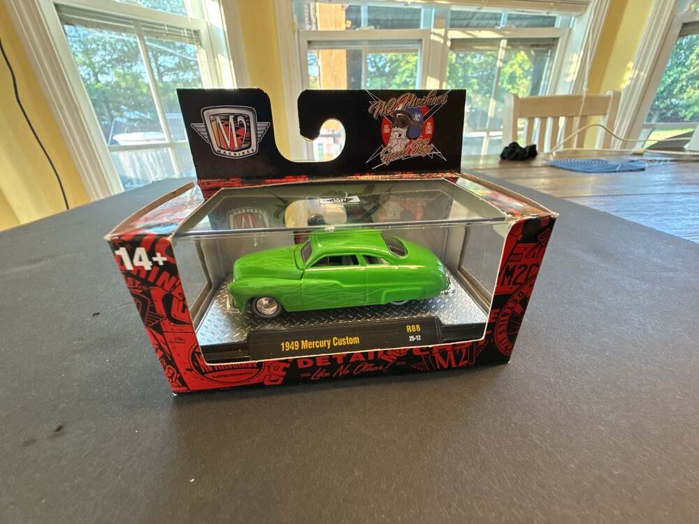 M2 Machines 1:64 Detroit Muscle Release 88 1949 Mercury Custom